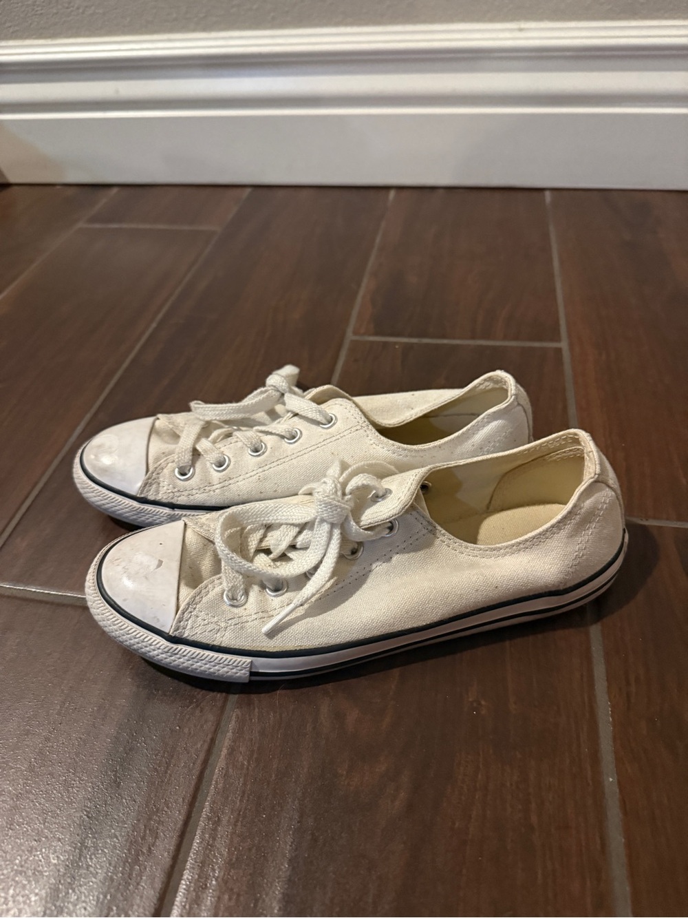 Converse - Picture 2 of 5
